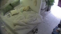 酒店偷拍 带行李入住年轻情侣女友玩游戏看男友掏出鸡巴把玩忍不住要和男友干一炮 截图15