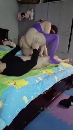 最新抖音泄密！江苏34岁丰满少妇【美人玲人】气质超大巨乳 露点 自慰 做爱 口交等 截图2