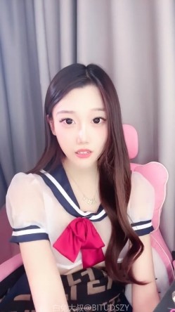 ️神级女神【董小姐】高端女神！模特身材~裸舞~道具自慰~白浆直流！ 截图9