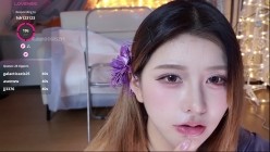 ️人气女神【Kiki-2025】女神强势回归！护士紫色丝袜、口爆，拉珠 边喷边搅 截图4