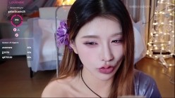 ️人气女神【Kiki-2025】女神强势回归！护士紫色丝袜、口爆，拉珠 边喷边搅 截图5