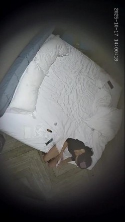 酒店偷拍 年轻情侣开房小哥开干前先给漂亮女友拍个淫照口爆后入不能少 截图3