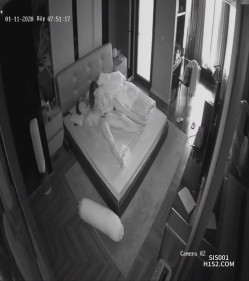 家庭摄像头史诗级破解偷拍！无敌爆乳超美少妇和老公4个月日常做爱全都录下来 截图1