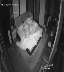 家庭摄像头史诗级破解偷拍！无敌爆乳超美少妇和老公4个月日常做爱全都录下来 截图5