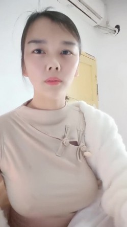 生活所迫无奈下海~极品少妇【小阿姨来了】挤奶 抠逼 操逼！ 截图1