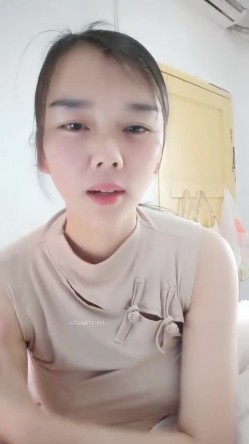 生活所迫无奈下海~极品少妇【小阿姨来了】挤奶 抠逼 操逼！ 截图2