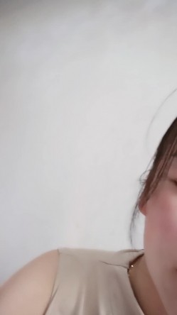 生活所迫无奈下海~极品少妇【小阿姨来了】挤奶 抠逼 操逼！ 截图3
