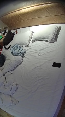 情趣酒店  美女一睡醒挺胸 好大的一对奶子 臀儿也挺翘得很 男人插进去的鸡巴都水盈盈的 极品骚穴 截图16