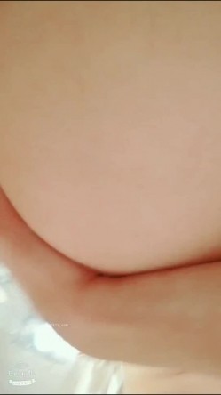 “鸡巴好硬~我要来高潮了”对话超淫荡，顶级骚母狗大奶妖媚【雪儿】群福利，户外车震3P淫声浪语骚得离谱 截图7