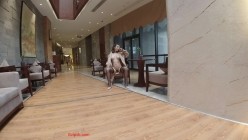 顶级反差露脸御姐，露出鼻祖，网红【火儿姐】景区裸行高清原版视图，大奶美腿女人味十足 截图6