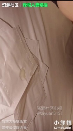 绿帽淫妻刷锅博主，刷锅第一狠人「木鱼」「关小白」《黑丝老婆被的单男内射》滚烫的精液随着阴道口抽动 截图16