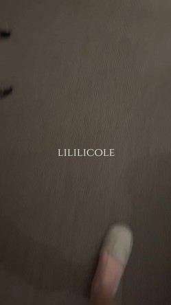 专泡良家大神『LILILICOLE』翘臀骚货一边穿着高跟黑丝一边女上摇摆，只需躺着据能享受全自动炮架服务 截图11