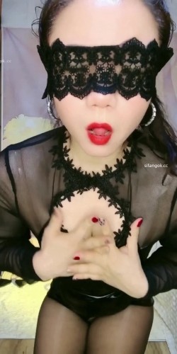 【抖音福利】风骚黑丝少妇【爱笑的煜祺】开档黑丝道具自插 截图10