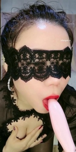 【抖音福利】风骚黑丝少妇【爱笑的煜祺】开档黑丝道具自插 截图13