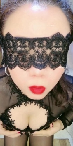 【抖音福利】风骚黑丝少妇【爱笑的煜祺】开档黑丝道具自插 截图14
