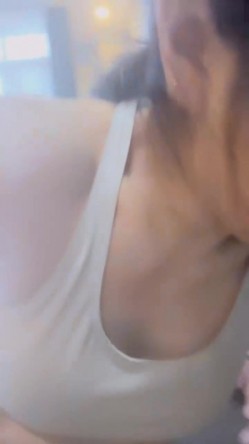 性感少妇【瑜伽老湿】上课啦~!展示标准瑜伽动作，教室跳蛋塞穴~玩空中秋千，无套啪啪~爽到内射 截图16