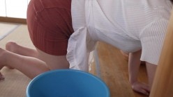 ROE-083 家政婦の桃子さんは俺たち家族の母兼・中出しペット 一色桃子 截图1