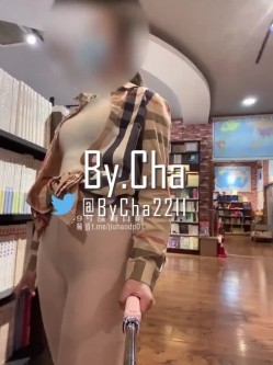 露出调教大神『查小理』吴晗全裸出门到地下车库短视频，教你们如何科学且有礼貌的人前露出互动 截图4