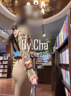 露出调教大神『查小理』吴晗全裸出门到地下车库短视频，教你们如何科学且有礼貌的人前露出互动 截图7