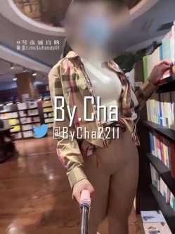 露出调教大神『查小理』吴晗全裸出门到地下车库短视频，教你们如何科学且有礼貌的人前露出互动 截图8