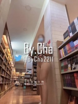 露出调教大神『查小理』吴晗全裸出门到地下车库短视频，教你们如何科学且有礼貌的人前露出互动 截图12