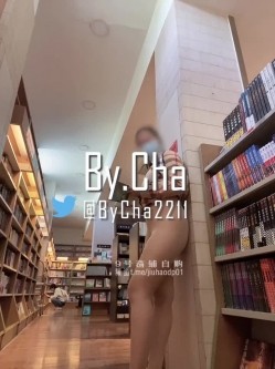 露出调教大神『查小理』吴晗全裸出门到地下车库短视频，教你们如何科学且有礼貌的人前露出互动 截图13