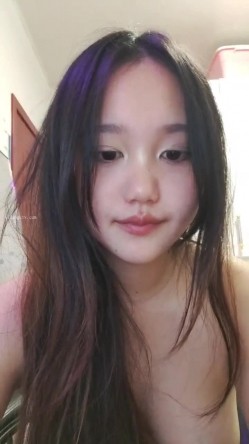 重磅！新人！【鱼妈】自慰狂喷水！一直喷~白虎一线天，水量超大，直冲镜头！ 截图14