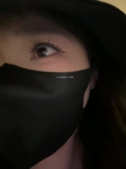 新一代高挑露出女神，【nainai2002】，在优衣库更衣间玩露出换衣后 截图4