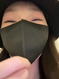 新一代高挑露出女神，【nainai2002】，在优衣库更衣间玩露出换衣后 截图5