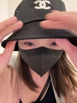 新一代高挑露出女神，【nainai2002】，在优衣库更衣间玩露出换衣后 截图8