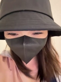 新一代高挑露出女神，【nainai2002】，在优衣库更衣间玩露出换衣后 截图9