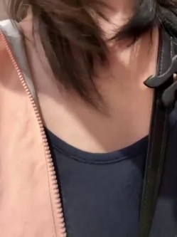 新一代高挑露出女神，【nainai2002】，在优衣库更衣间玩露出换衣后 截图14