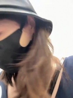 新一代高挑露出女神，【nainai2002】，在优衣库更衣间玩露出换衣后 截图16