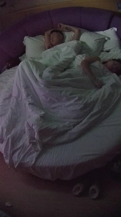 酒店偷拍白皙甜美女和纹身男友入住酒店三天吃饭日常啪啪 截图11