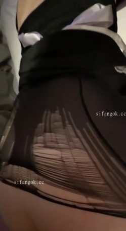 高颜值模特女友接受绿帽男友的4P要求，黑丝女仆交换互插 截图9