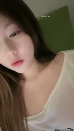 G奶校花~20小时~【小初恋】，清纯指数极高，年龄看着不大这对大奶子真是惊人 截图1
