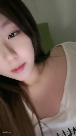 G奶校花~20小时~【小初恋】，清纯指数极高，年龄看着不大这对大奶子真是惊人 截图2