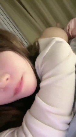 G奶校花~20小时~【小初恋】，清纯指数极高，年龄看着不大这对大奶子真是惊人 截图10