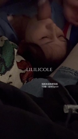 专泡良家大神『LILILICOLE』翘臀骚货一边穿着高跟黑丝一边女上摇摆，只需躺着据能享受全自动炮架服务 截图2
