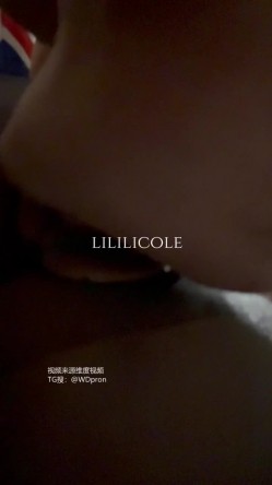 专泡良家大神『LILILICOLE』翘臀骚货一边穿着高跟黑丝一边女上摇摆，只需躺着据能享受全自动炮架服务 截图5