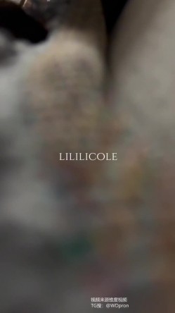 专泡良家大神『LILILICOLE』翘臀骚货一边穿着高跟黑丝一边女上摇摆，只需躺着据能享受全自动炮架服务 截图14
