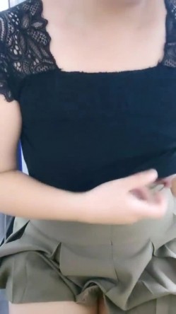 超市老板娘，【北冥有鱼】，背对着顾客在店里玩跳蛋，喷水太多，首次无套啪啪，被颜射，床单湿了一大片 截图10