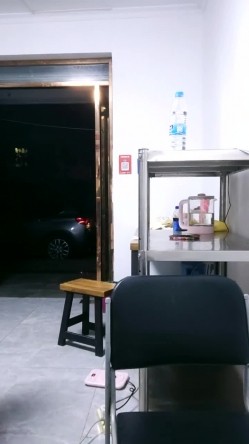 超市老板娘，【北冥有鱼】，背对着顾客在店里玩跳蛋，喷水太多，首次无套啪啪，被颜射，床单湿了一大片 截图13