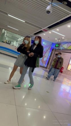 「KFC原创CD」 可爱系小姐姐等闺蜜，短裙粉色蕾丝内清晰- 截图15