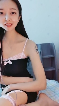 这是个神仙级别的美女，抖音小网红，十几万粉丝【甜心小西柚】清纯邻家乖乖风舞蹈专业养成的好身材，菊花小穴粉嘟嘟惹人爱 截图4