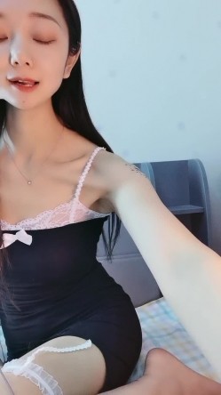 这是个神仙级别的美女，抖音小网红，十几万粉丝【甜心小西柚】清纯邻家乖乖风舞蹈专业养成的好身材，菊花小穴粉嘟嘟惹人爱 截图5