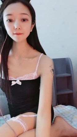 这是个神仙级别的美女，抖音小网红，十几万粉丝【甜心小西柚】清纯邻家乖乖风舞蹈专业养成的好身材，菊花小穴粉嘟嘟惹人爱 截图7