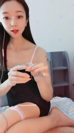 这是个神仙级别的美女，抖音小网红，十几万粉丝【甜心小西柚】清纯邻家乖乖风舞蹈专业养成的好身材，菊花小穴粉嘟嘟惹人爱 截图9