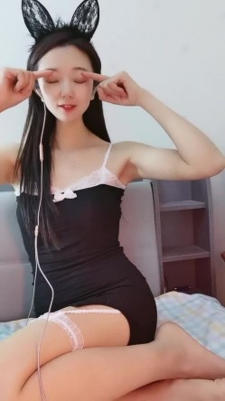 这是个神仙级别的美女，抖音小网红，十几万粉丝【甜心小西柚】清纯邻家乖乖风舞蹈专业养成的好身材，菊花小穴粉嘟嘟惹人爱 截图11