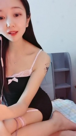 这是个神仙级别的美女，抖音小网红，十几万粉丝【甜心小西柚】清纯邻家乖乖风舞蹈专业养成的好身材，菊花小穴粉嘟嘟惹人爱 截图12